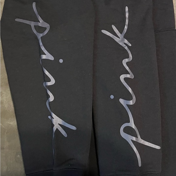 Victoria’s Secret quarter zipper with pockets oversized Large - Picture 3 of 3